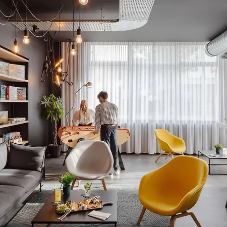 ホテル Campanile Centre Gare カーン