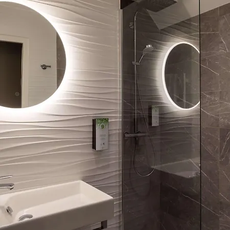 ホテル Campanile Centre Gare カーン