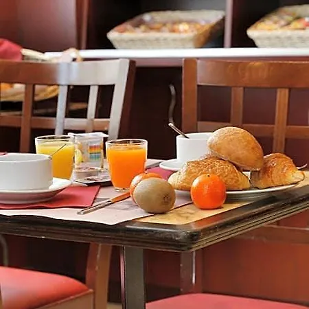 Campanile Centre Gare Hotel 3*